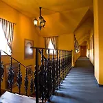 U Simla Hotel
