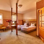 U Simla Hotel