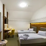U Simla Hotel KLV