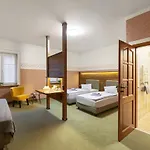 U Simla Hotel