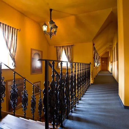 U Simla Hotel