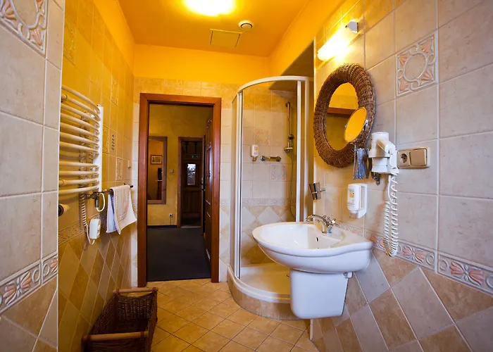 U Simla Hotell 3*