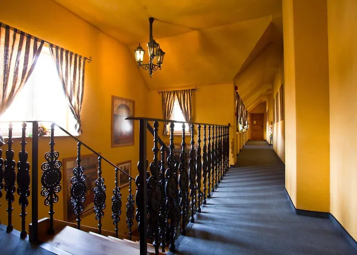 U Simla Hotell