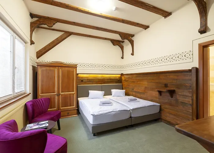 U Simla Hotell 3*